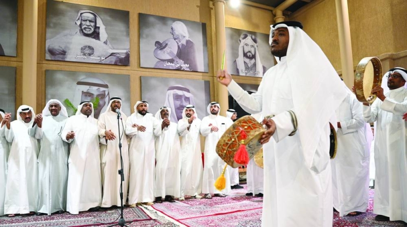 


العرضة النجدية... أشعلت حماسة الحاضرين 	  (تصوير نايف العقلة) 