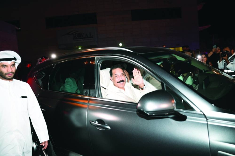 


عبدالله الرويشد يحيّي مستقبليه 	(تصوير نايف العقلة) 