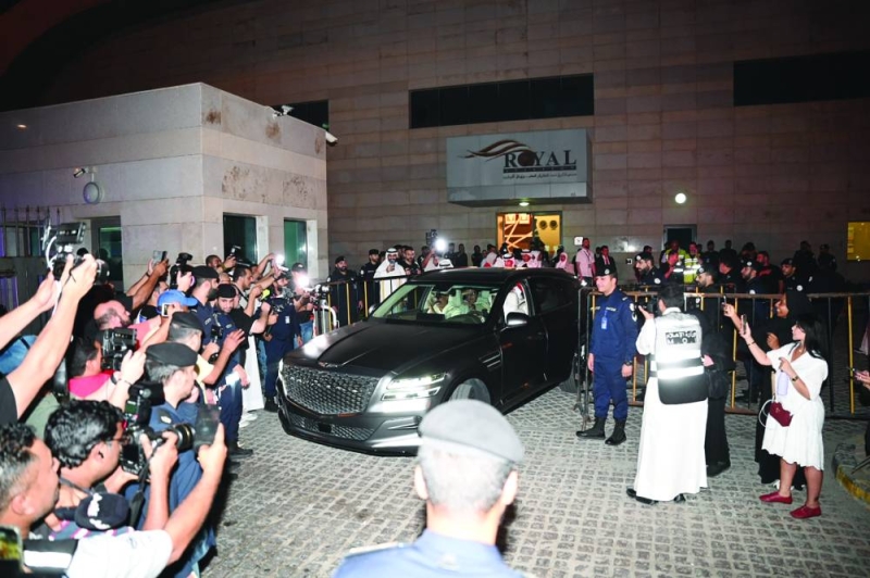 


سيارة الرويشد تغادر المطار 