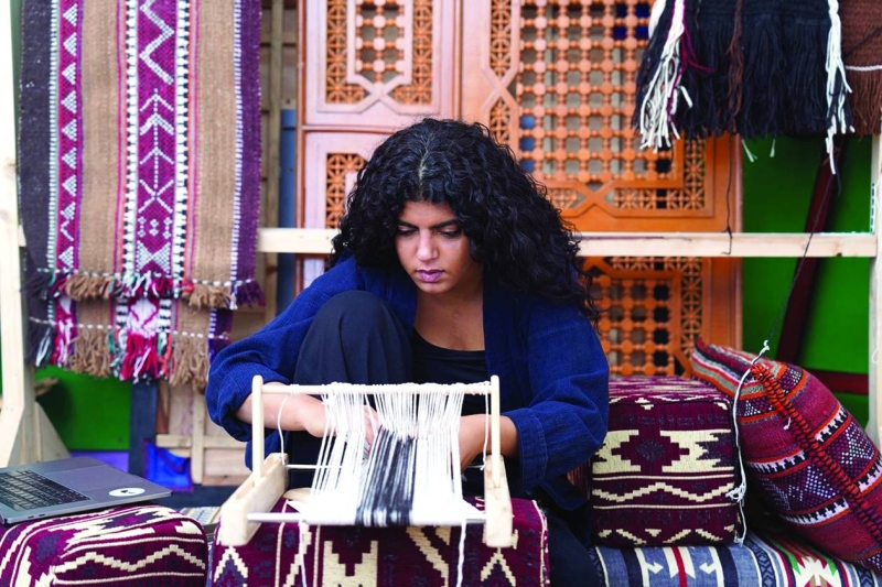 


الشامي تنسج السدو 