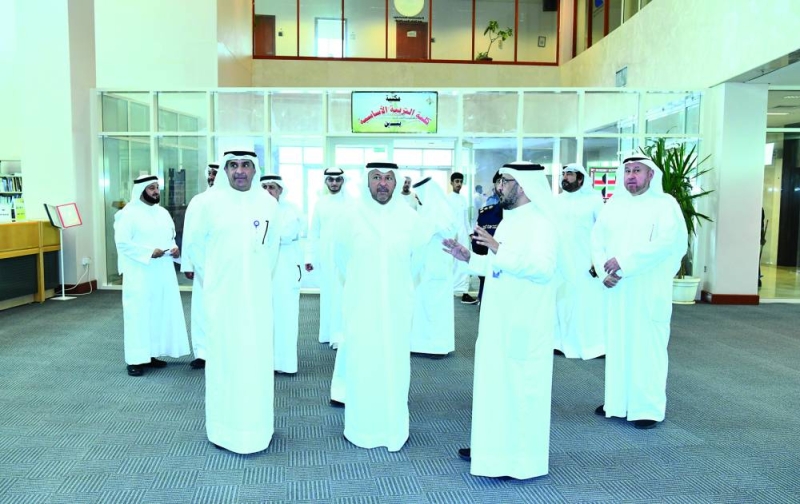 


جانب من جولة محافظ الفروانية في كلية التربية الأساسية 