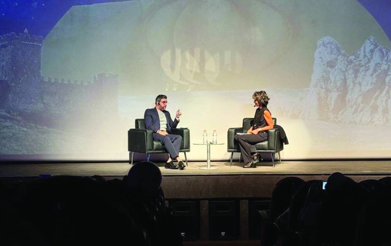 


سعود السنعوسي مع المحاورة أمواج أبوحمده 