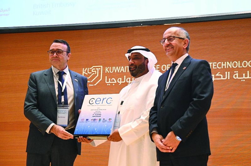 بوعركي يكرم ستيوارت سمرز بحضور البقاعين 