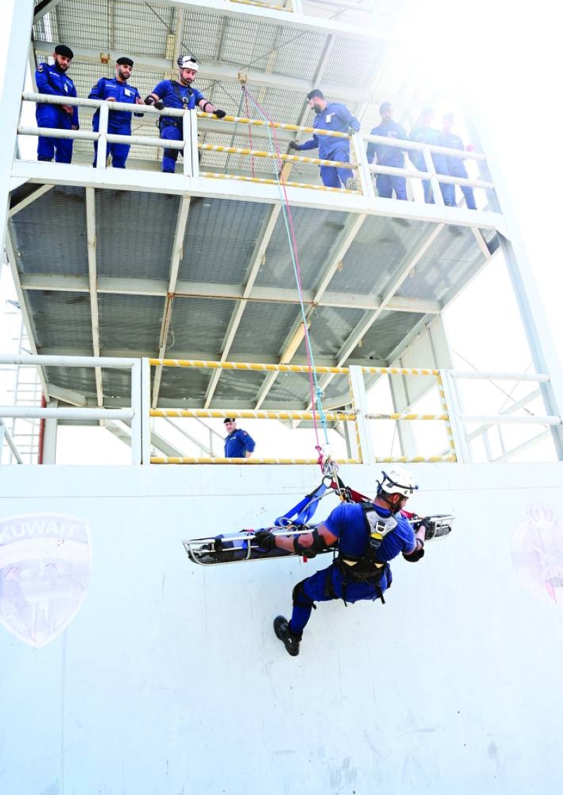 


تدريب على الإنقاذ من الأماكن المرتفعة 