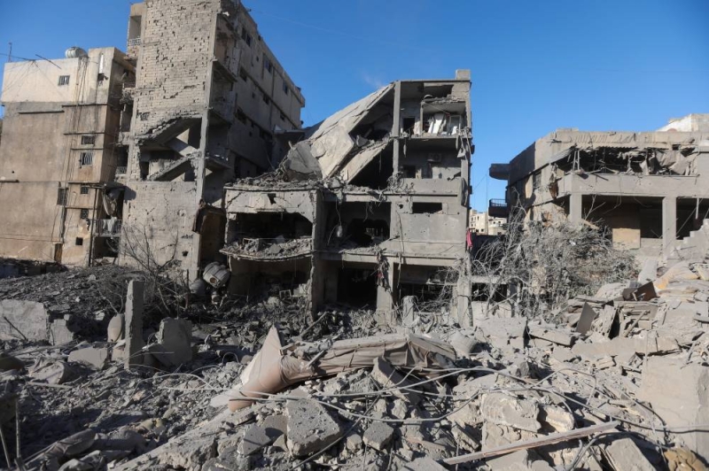 دمار واسع في صور بعد غارات إسرائيلية أمس (أ ف ب)