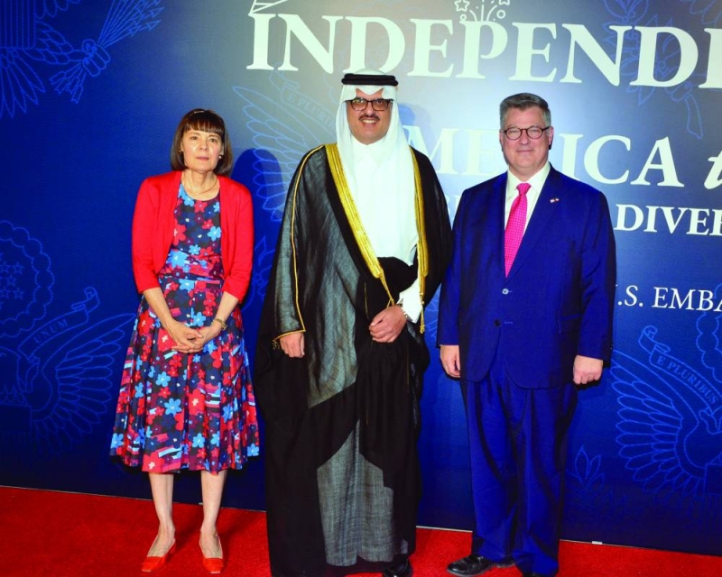 


سفير خادم الحرمين مهنئاً 