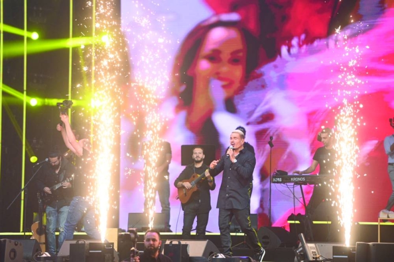 


عمرو دياب أشعل الأجواء	(تصوير نايف العقلة) 