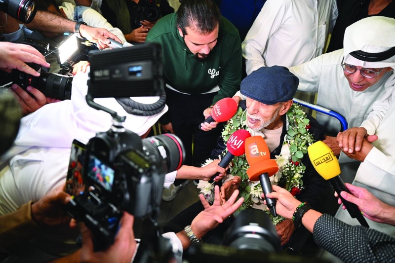 


... ومتحدثاً لوسائل الإعلام 