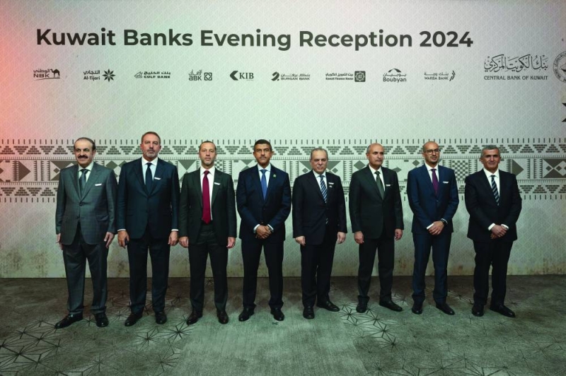 


الهارون وأحمد الدعيج وعصام الصقر وعادل الماجد وعبدالوهاب الرشود ورائد بوخمسين وطوني ضاهر ويعقوب الرفاعي 