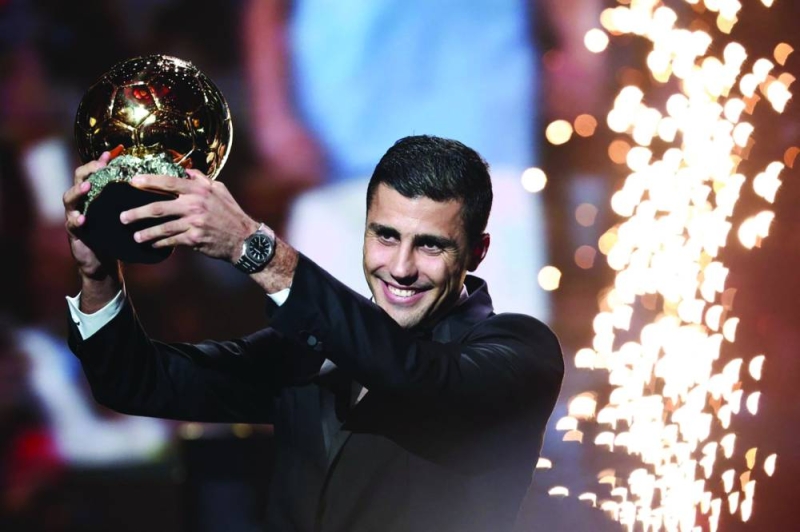


رودري متوجاً بجائزة «الكرة الذهبية» 