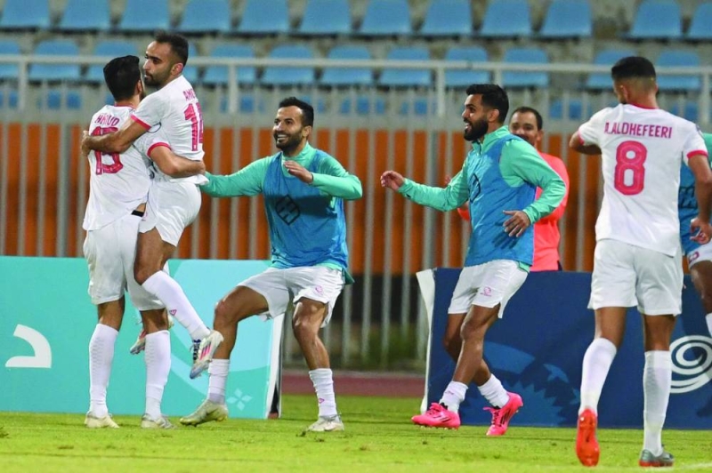


لاعبو «الكويت» يحتفلون بالفوز 