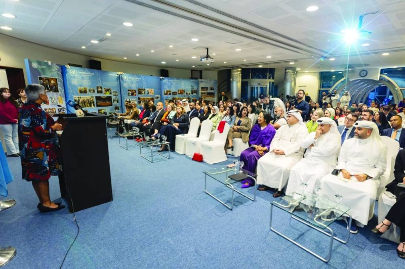 السفيرة الكندية ملقية كلمتها أمام الحضور