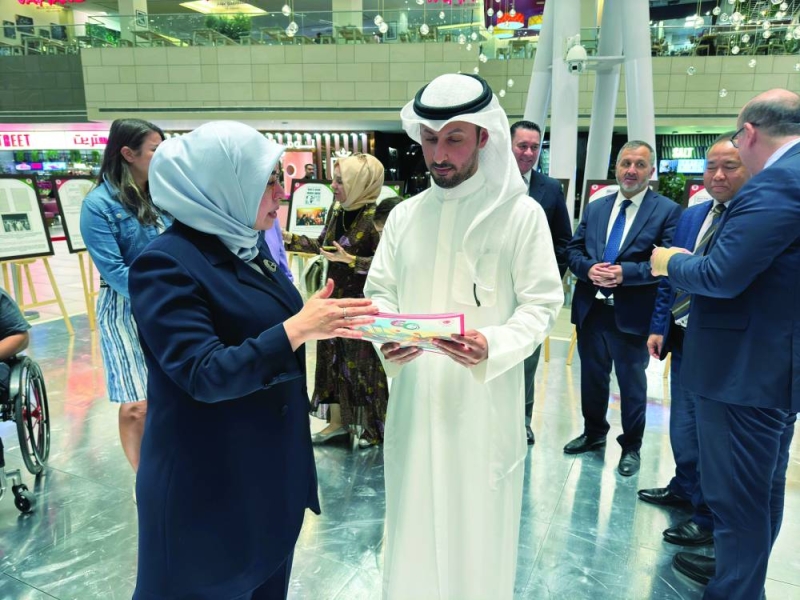 سونمز تشرح مضمون إحدى الوثائق