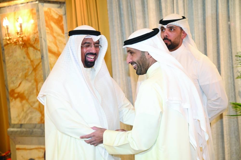 الجمعة مستقبلاً المهنئين 