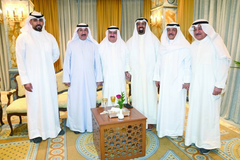 الجمعة مع ثابت المهنا وعدد من المهنئين 	(تصوير نايف العقلة) 