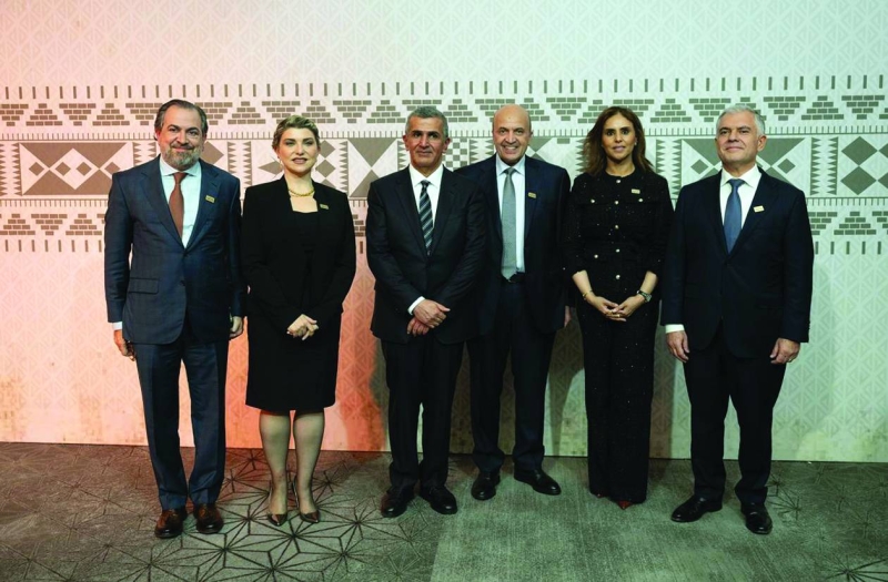 


محافظ البنك المركزي باسل الهارون والسميط والدويش ووهبي والرفاعي وحداد 