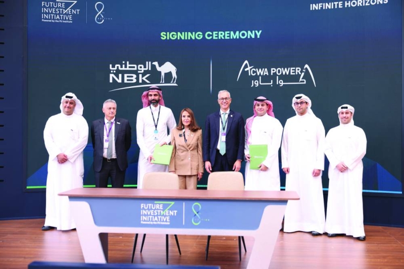 


وفد البنك خلال توقيع الاتفاقية مع «أكوا باور» بحضور رئيسها التنفيذي ماركو أرتشيلي 