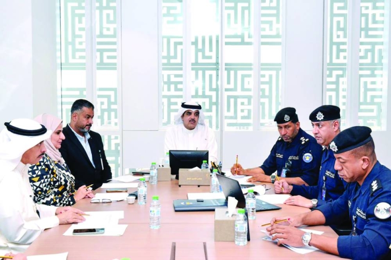 الظفيري مستقبلاً وفد الأكاديمية