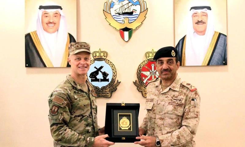 خالد الشريعان خلال استقباله ديريك فرانس