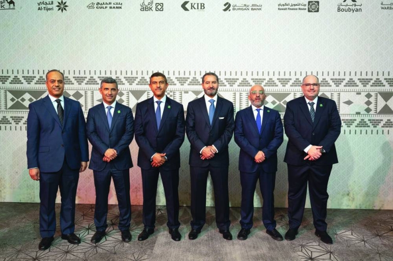 حمد المرزوق وعبدالوهاب الرشود وعبدالعزيز المرزوق وعبدالله الحداد وأحمد السميط ويوسف الرويح في حفل استقبال اتحاد المصارف