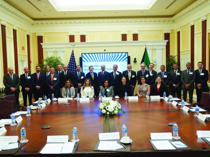 وفد بيتك برئاسة حمد المرزوق في اجتماع حلقة الطاولة المستديرة