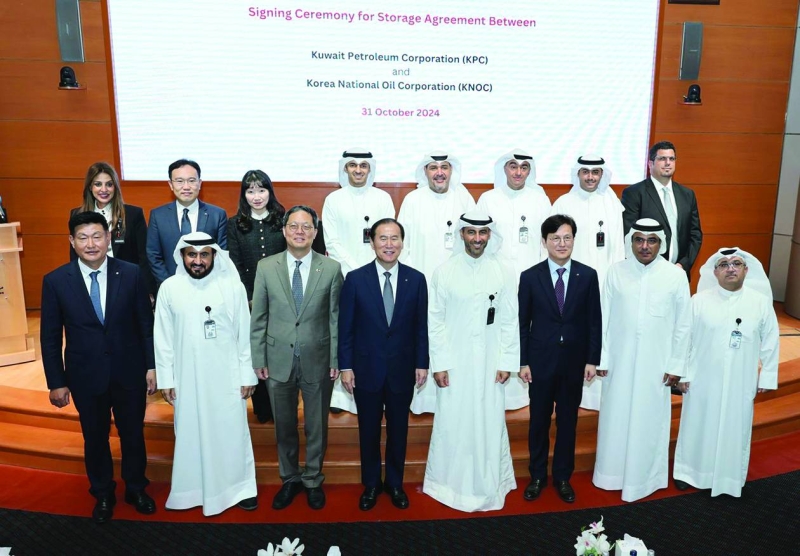 لقطة جامعة للمشاركين في حفل توقيع الاتفاقية 