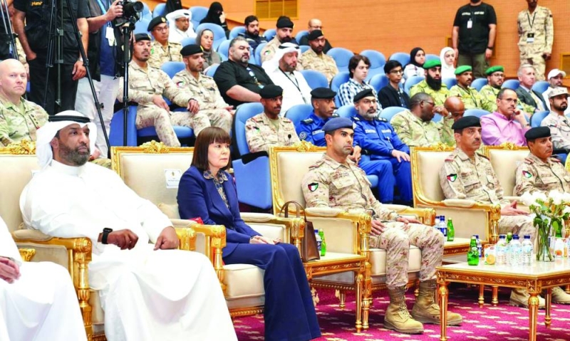 صباح الجابر ومحمد بوعركي والسفيرة ساساهارا في مقدمة الحضور 