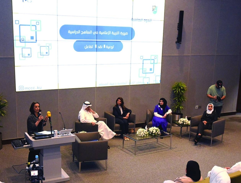المتحدثون في الندوة