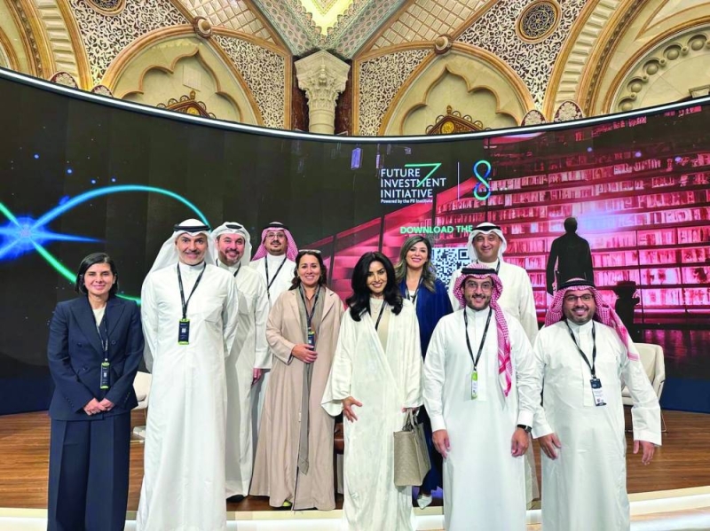 


أدانا الناصر تتوسط الفارس وشهاب والذكير والشايع والهدلق والشهري وصرخوه والشارخ وخلف 