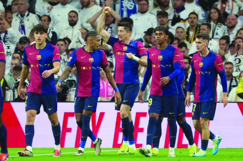 برشلونة يأمل حسم «دربي كاتالونيا»