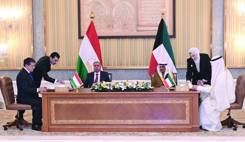 


ولي العهد ورئيس طاجيكستان يشهدان توقيع إحدى الاتفاقيات 