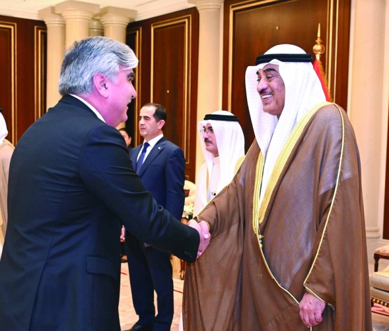  ولي العهد مرحباً بالوفد الطاجيكي