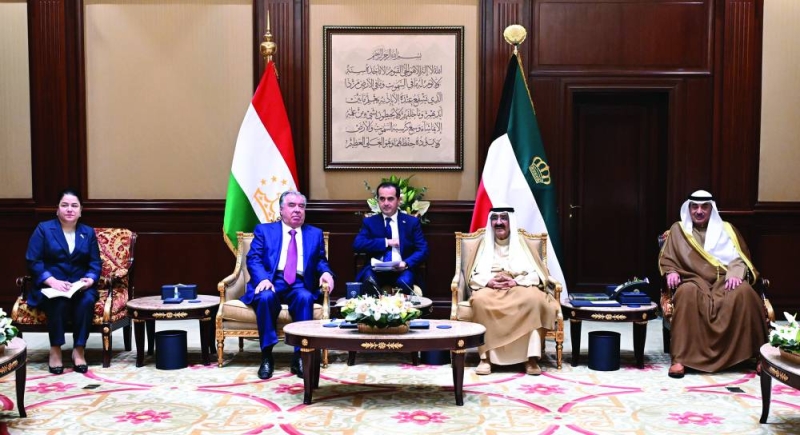 


صاحب السمو خلال استقبال رئيس طاجيكستان بحضور ولي العهد 