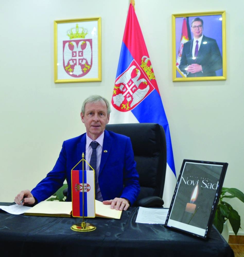 السفير البلجيكي يدوّن كلمة في سجل التعازي