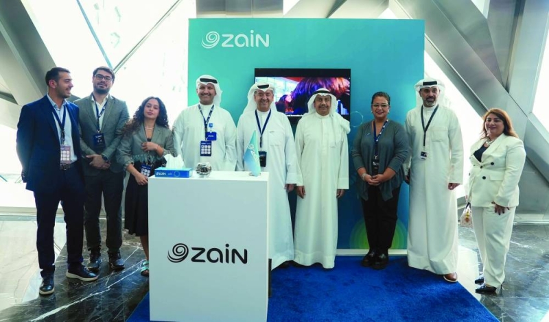 


الغنيمان متوسطاً بورسلي وعبدال والخشتي وفريق «زين» 