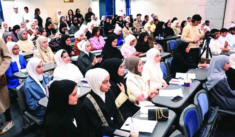 


طلبة كلية الحقوق بجامعة الكويت خلال الجلسة 