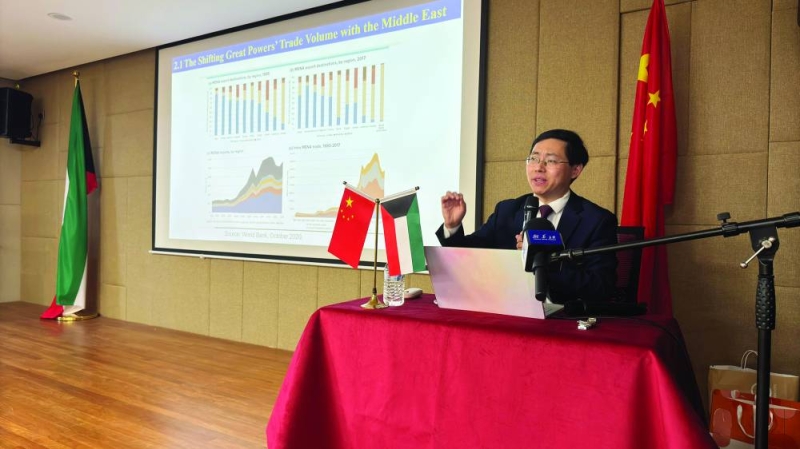 السفير متحدثاً (تصوير أسعد عبدالله)