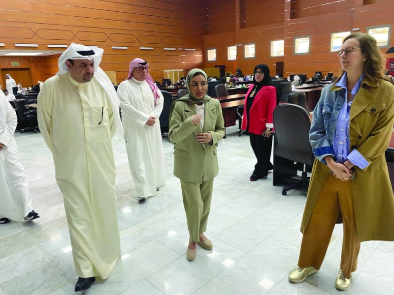 الحويلة لدى تفقدها مقر مكتب الإنماء الاجتماعي 