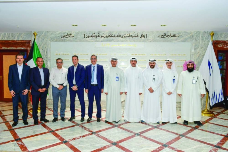 


الفقعان متوسطاً وفد «أماديوس» 