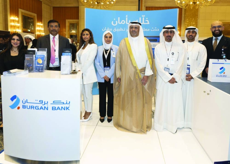 


لقطة جماعية لفريق «برقان» مع الوزير العمر 