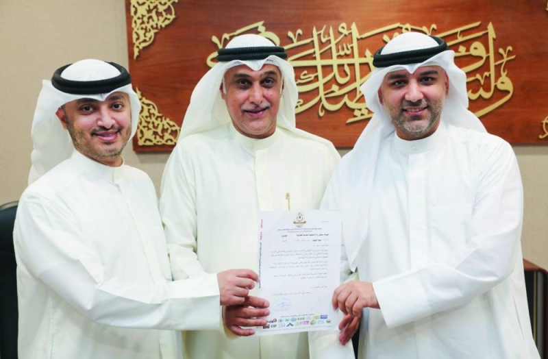  معاذ اليحيا وسليمان الكندري ومحمد الكندري 