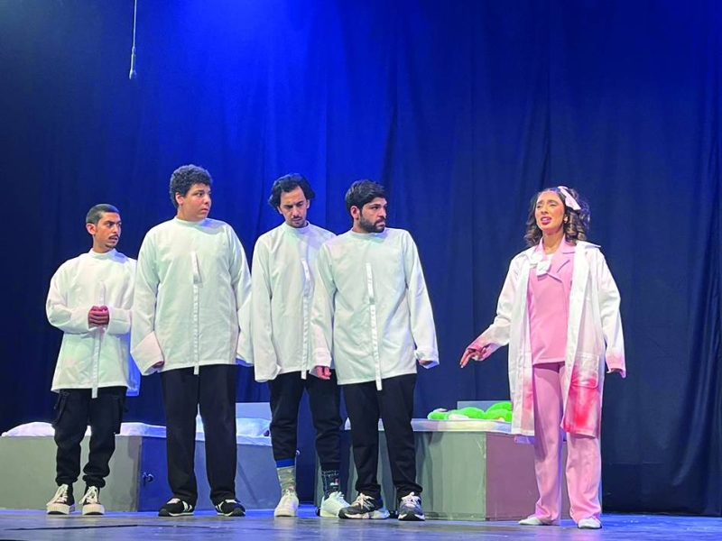 


من العرض المسرحي 