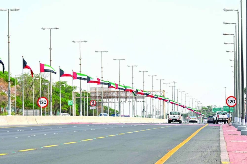 الأعلام الكويتية والإماراتية ترفرف