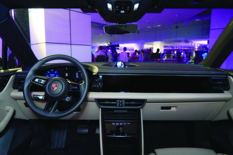 


«مكان» الكهربائية مستقبل القيادة 