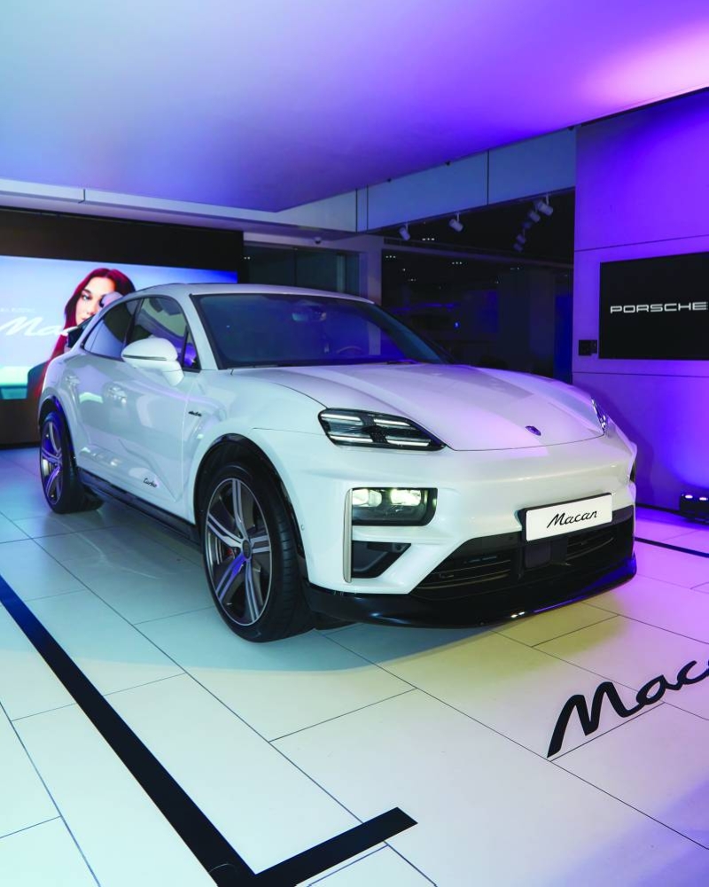 «مكان» توربو الجديدة الكهربائية بالكامل باللون الرمادي الجليدي ميتاليك