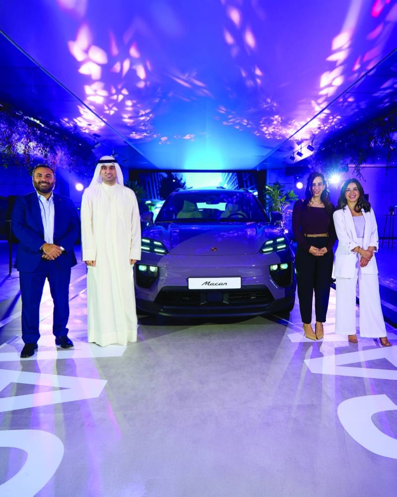 


مسؤول تسويق أول ريم ناجح ومساعدة مدير التسويق رزان الخوري ومدير تنفيذي عبدالمحسن بهبهاني والمدير العام هاني مرعي 