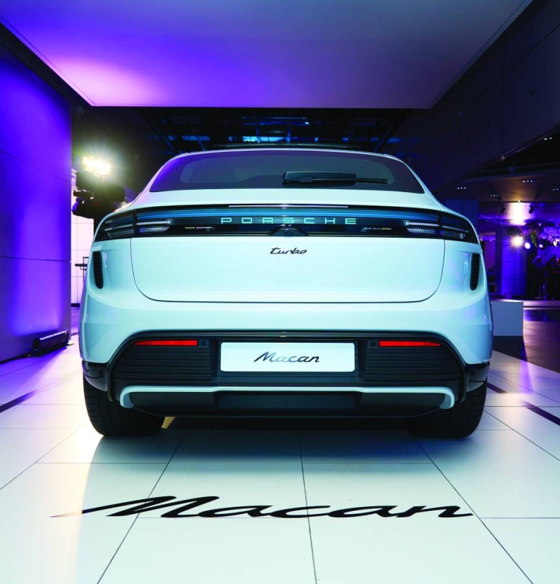 


«مكان» توربو باللون الرمادي الجليدي ميتاليك 