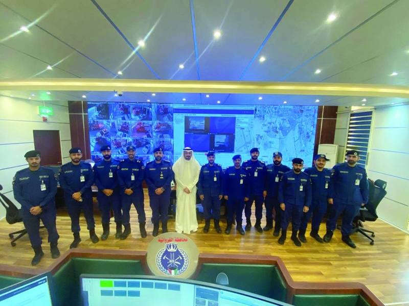 صورة جماعية للعاملين في غرفة العمليات المركزية