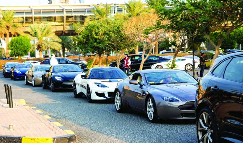 بعض السيارات البريطانية المشاركة في الرالي 