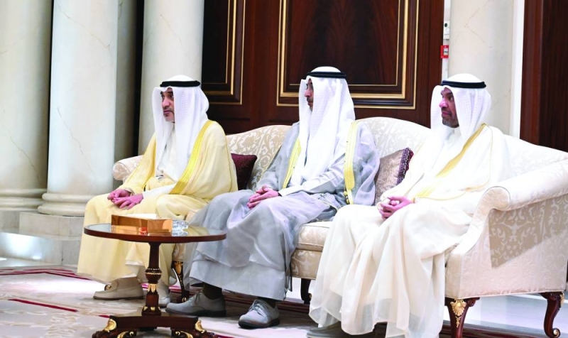 فهد اليوسف ومحمد العبدالله وعبدالله اليحيا خلال الاستقبال 